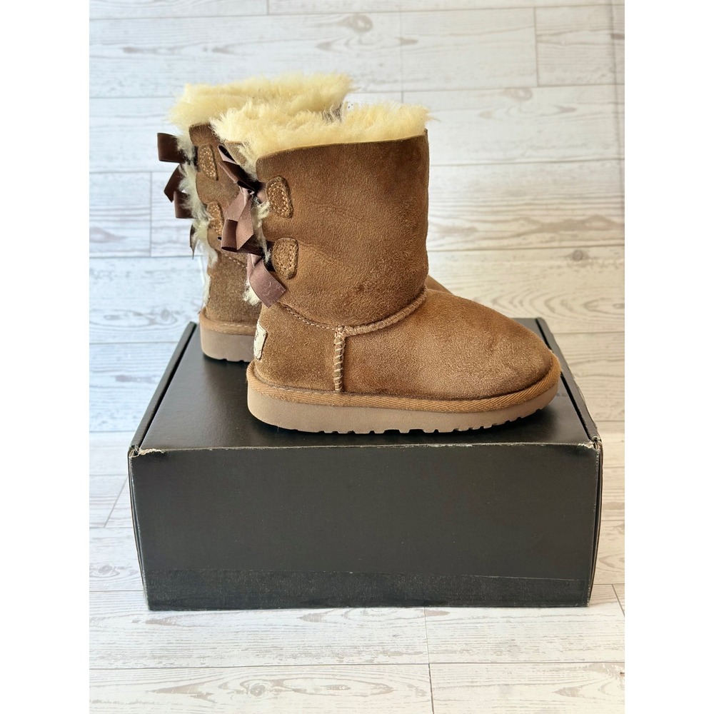 UGG Bailey Bow II Boots Kids 8 Chestnut Suede 3280T Coquette Granolagirl